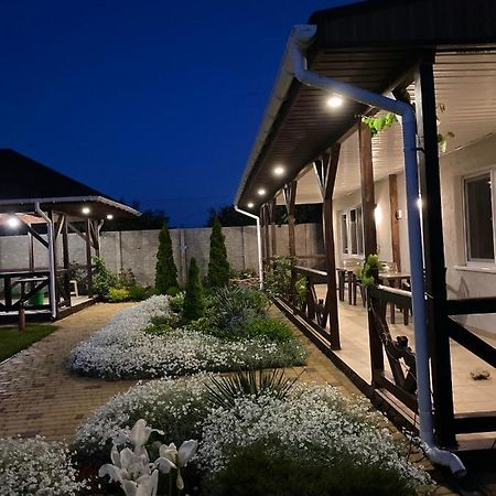 Три Кошки Hotel Tjornomorsk Eksteriør billede