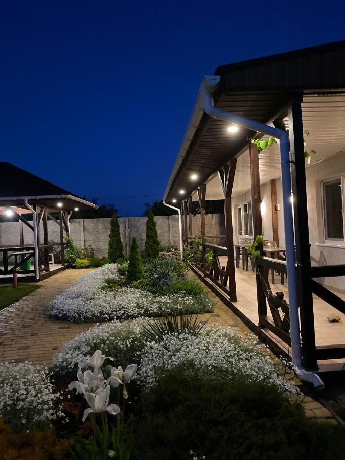 Три Кошки Hotel Tjornomorsk Eksteriør billede
