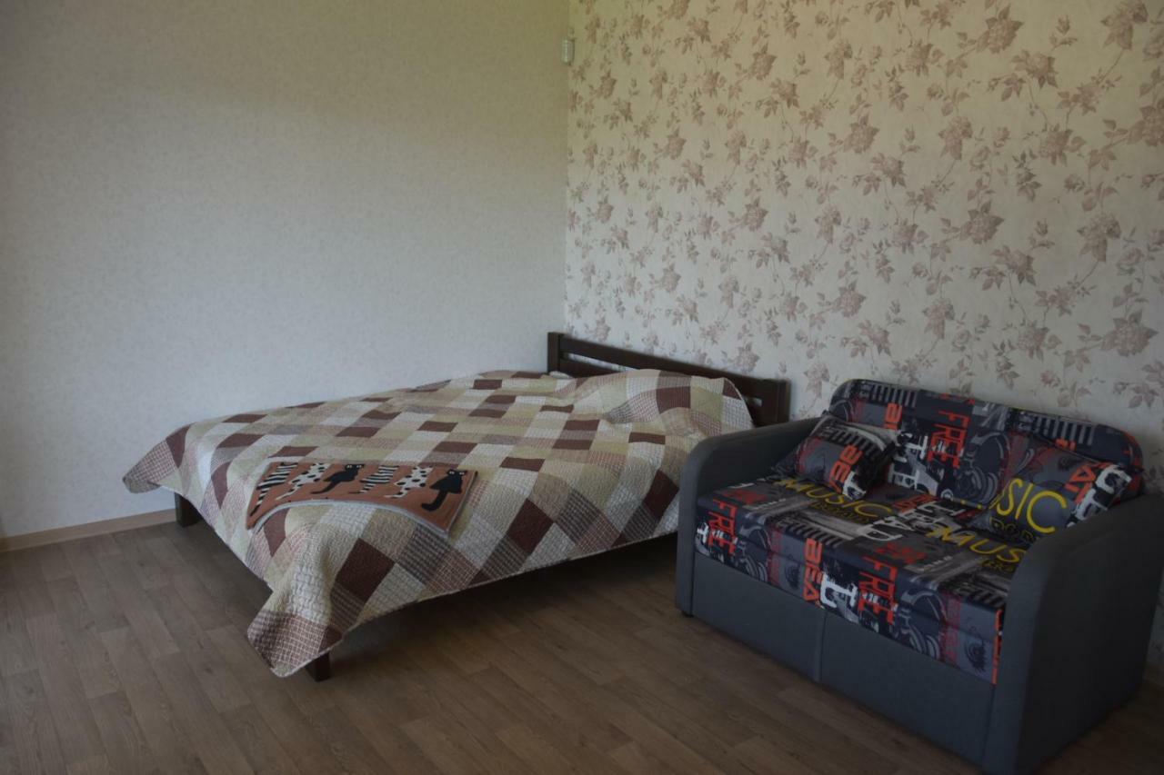 Три Кошки Hotel Tjornomorsk Eksteriør billede