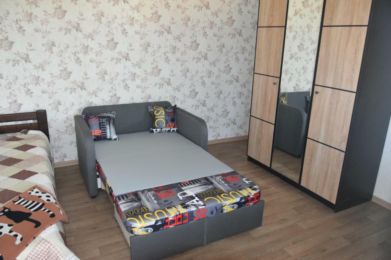 Три Кошки Hotel Tjornomorsk Eksteriør billede