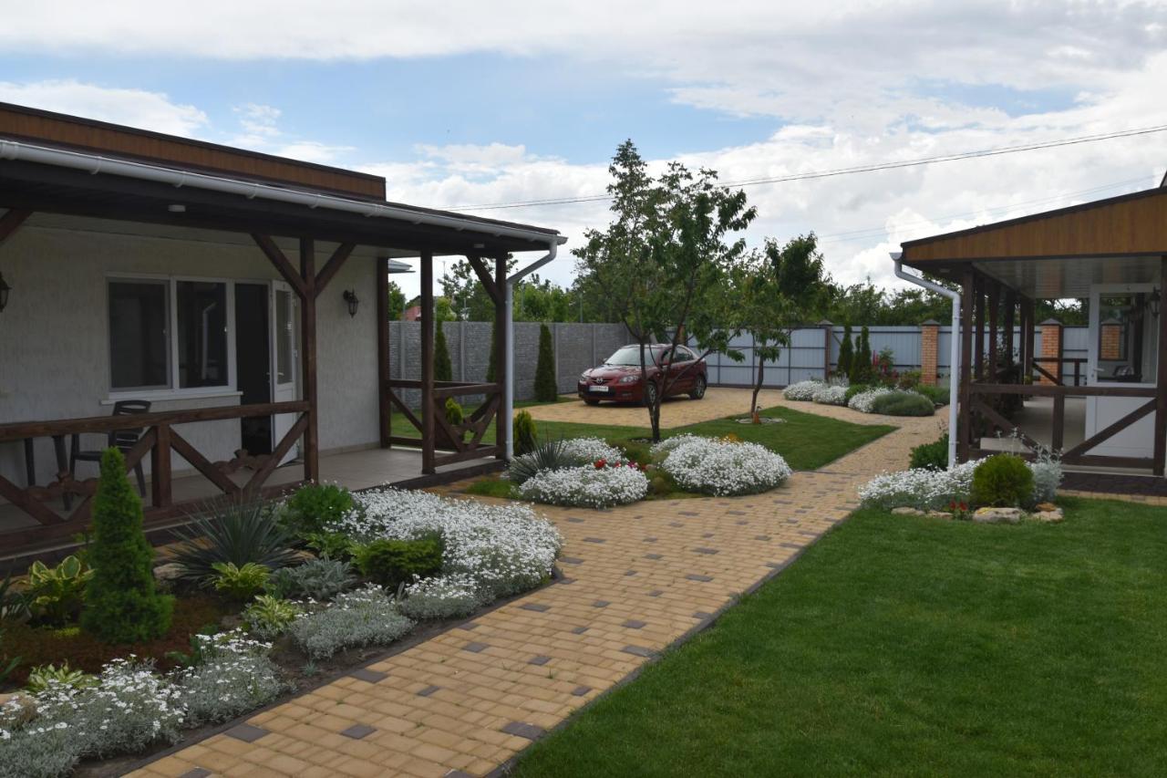 Три Кошки Hotel Tjornomorsk Eksteriør billede