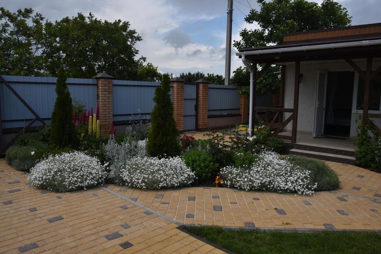 Три Кошки Hotel Tjornomorsk Eksteriør billede