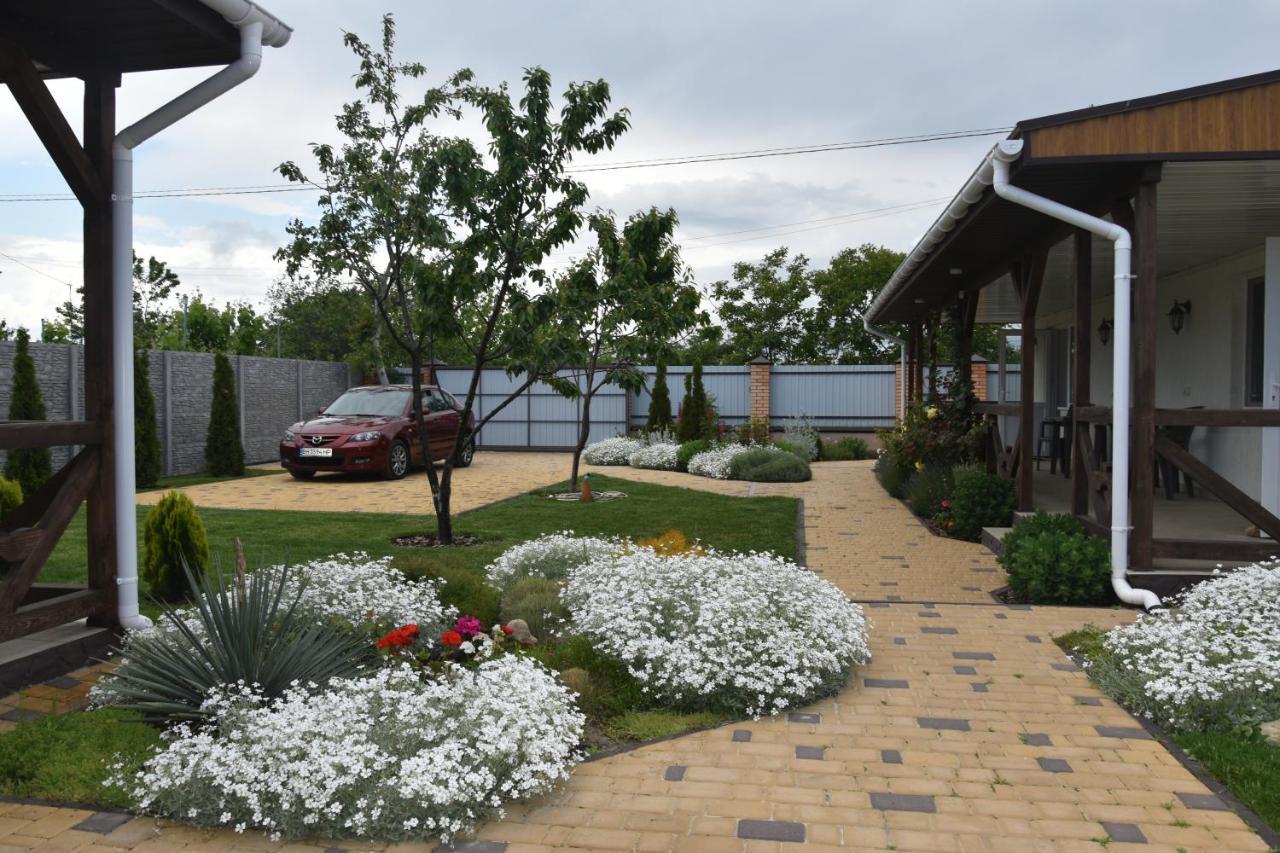 Три Кошки Hotel Tjornomorsk Eksteriør billede