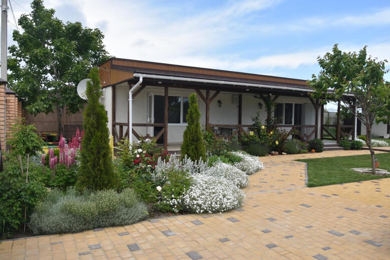 Три Кошки Hotel Tjornomorsk Eksteriør billede